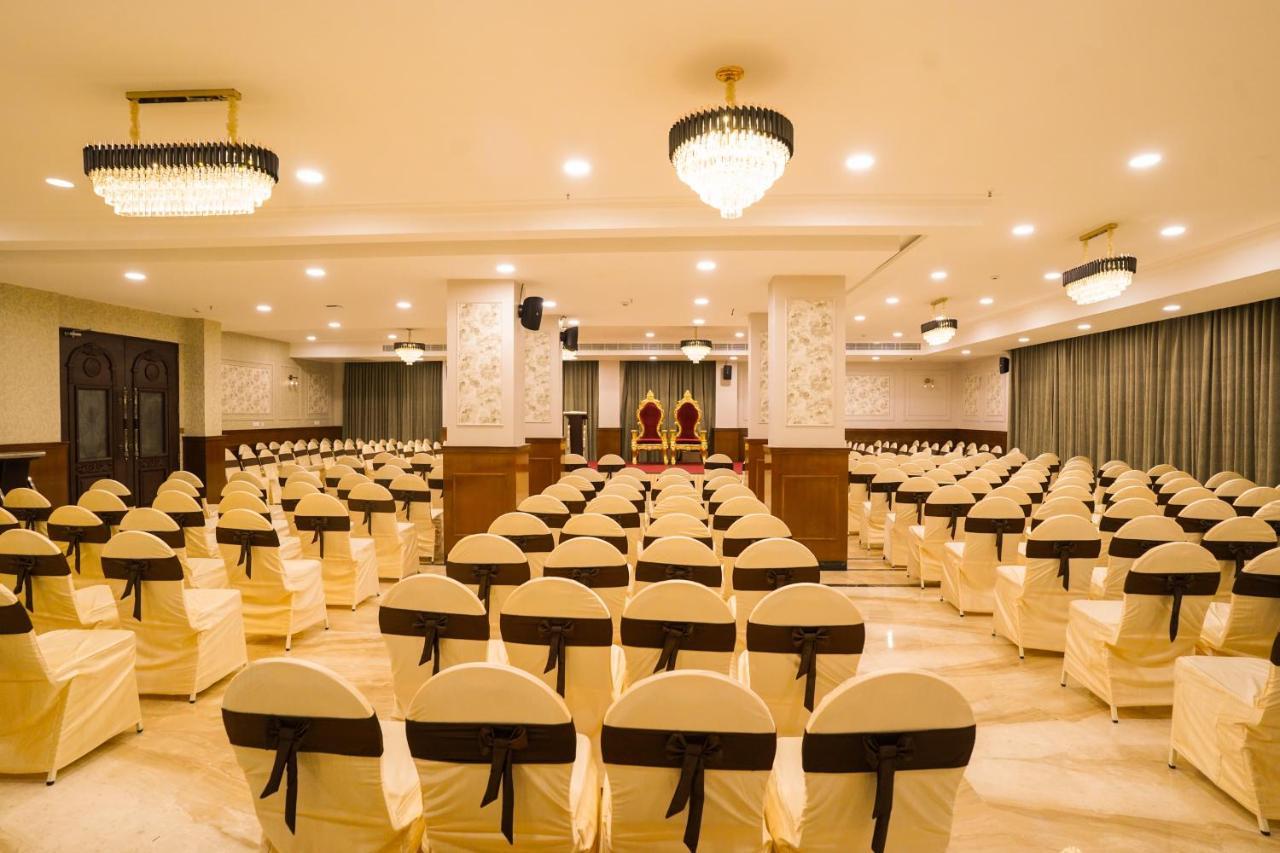 V Five Hotel Singapperumalkovil Extérieur photo